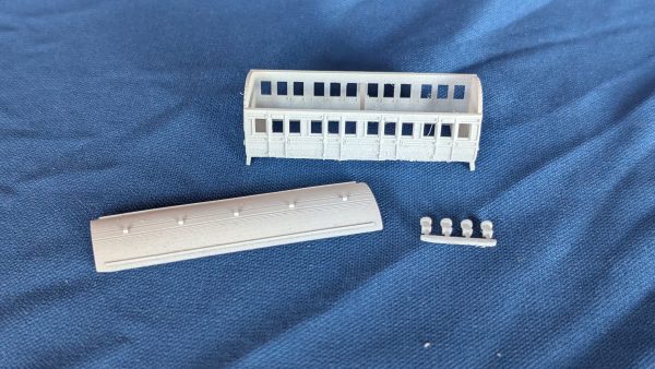 N Gauge Generic 4-Wheel Coach (Motorised) - Image 2