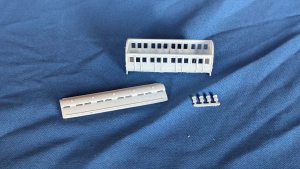 N Gauge Generic 4-Wheel Coach (Motorised) - Image 3