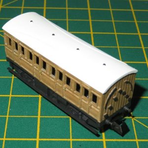 N Gauge Generic 4-Wheel Coach (Motorised)