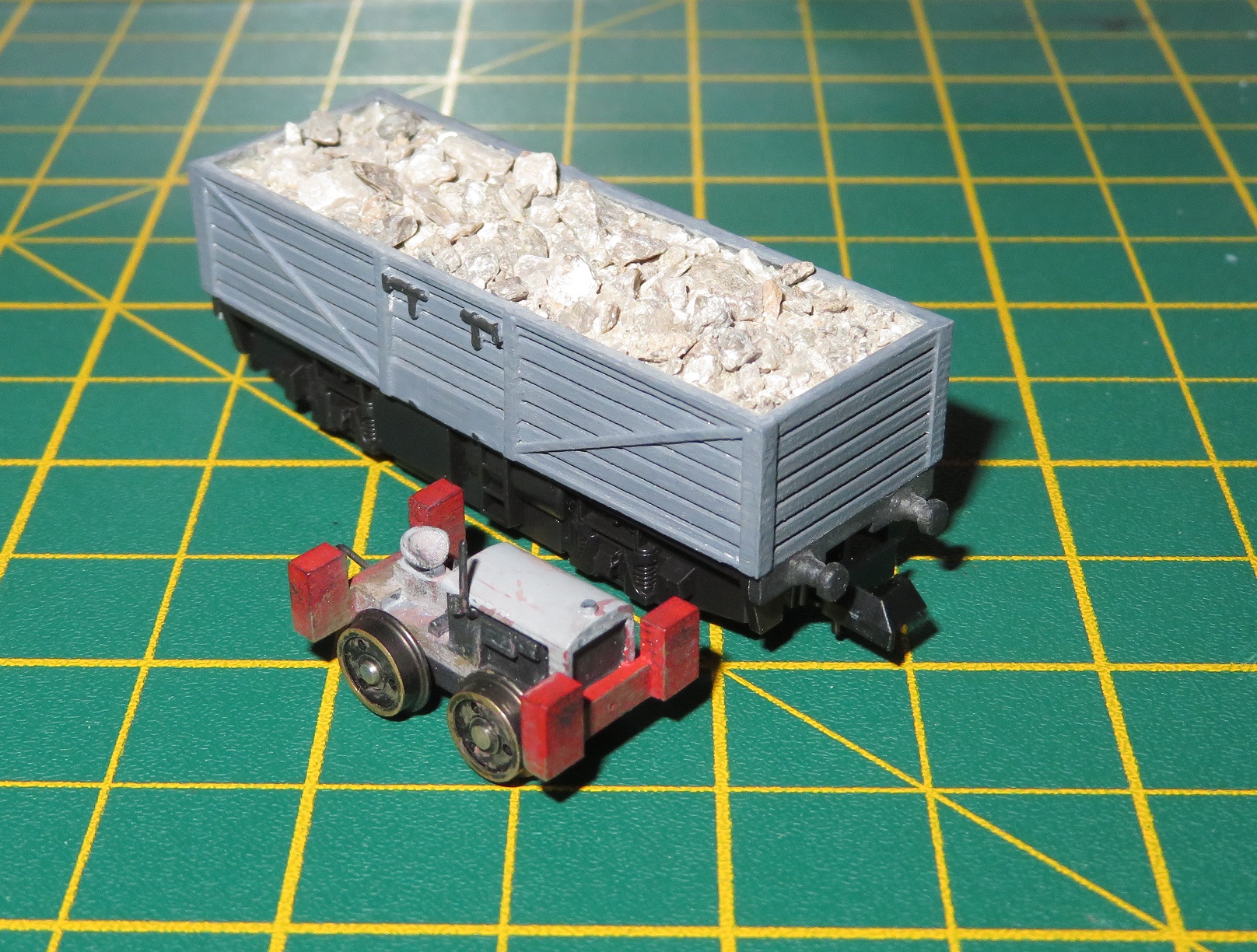 N Gauge Rail Tractor and Truck (Motorised)
